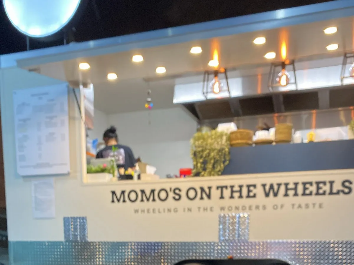 Momo's on the Wheels