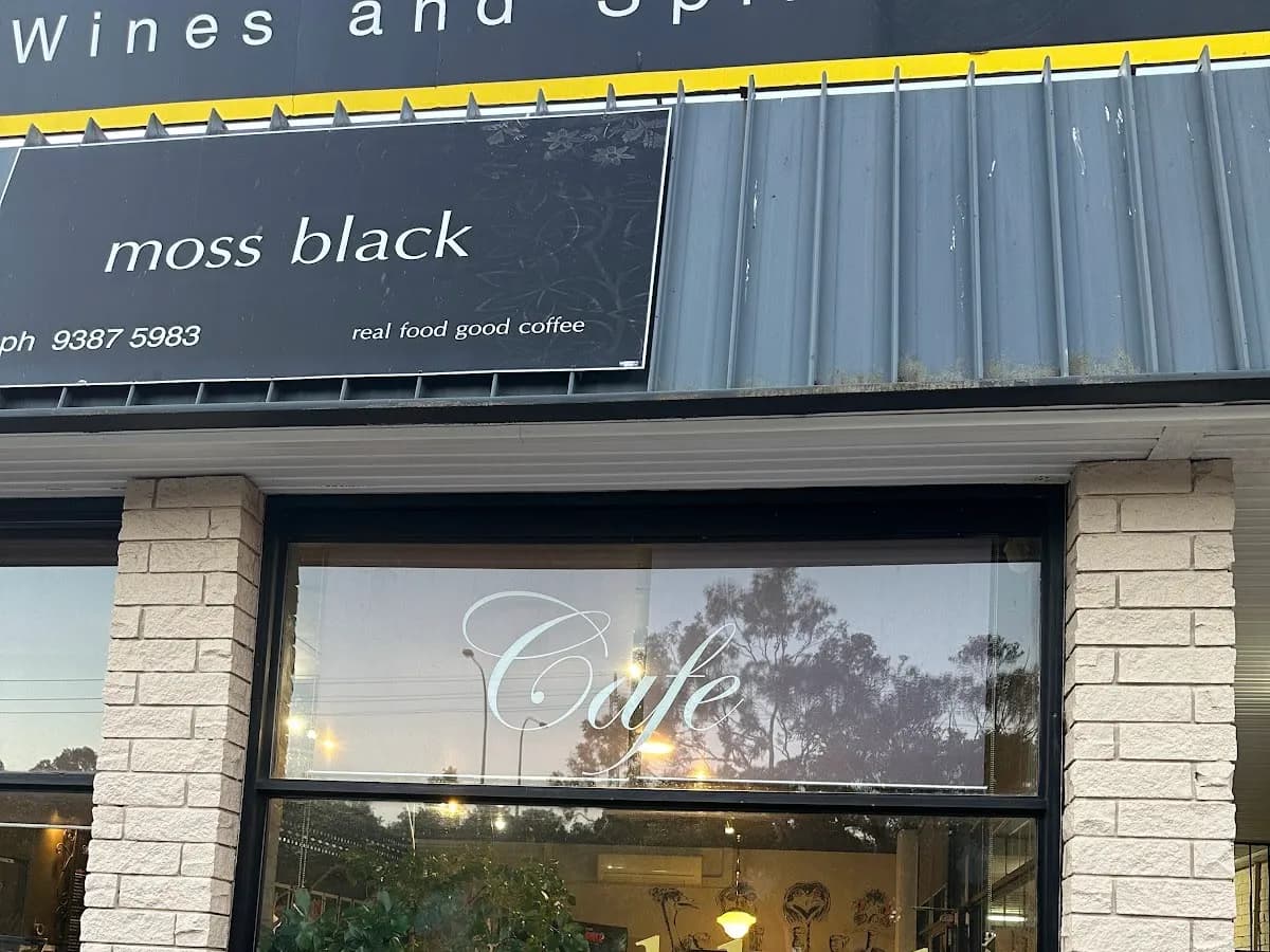 Moss Black Cafe/Druk Fusion